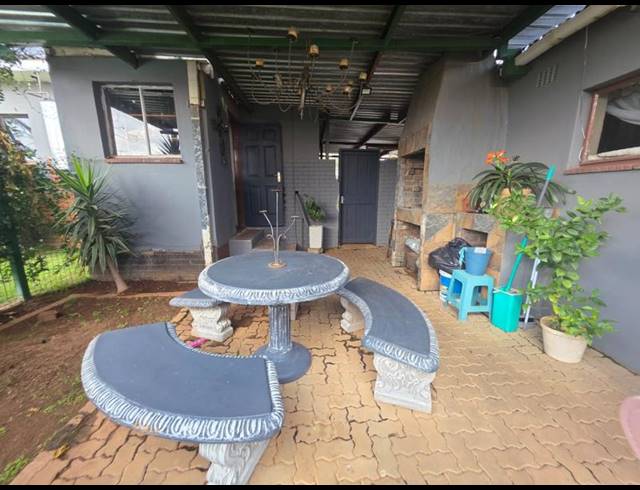 3 BEDROOM HOUSE FOR SALE IN GREENHILLS